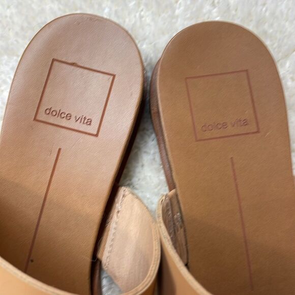 Dolce Vita Tan Cream Two Strap Flat Sandals Women’s Sz 7.5 - Picture 2 of 6